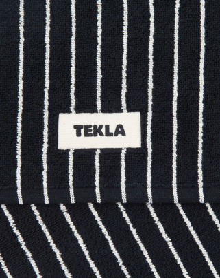 Tekla_badematte_black stripes