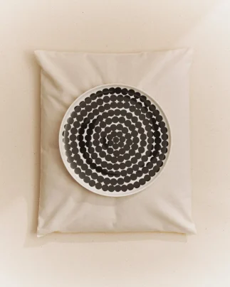 Marimekko Räsymatto Tallerken 20cm hvit-sort-prikker